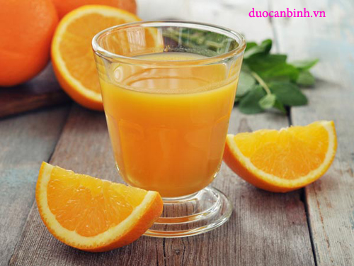 Nước cam cung cấp vitamin C cho bà bầu